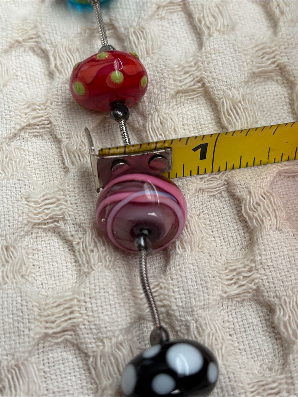 Vintage necklace w/ glass beads - Picture 8 of 9